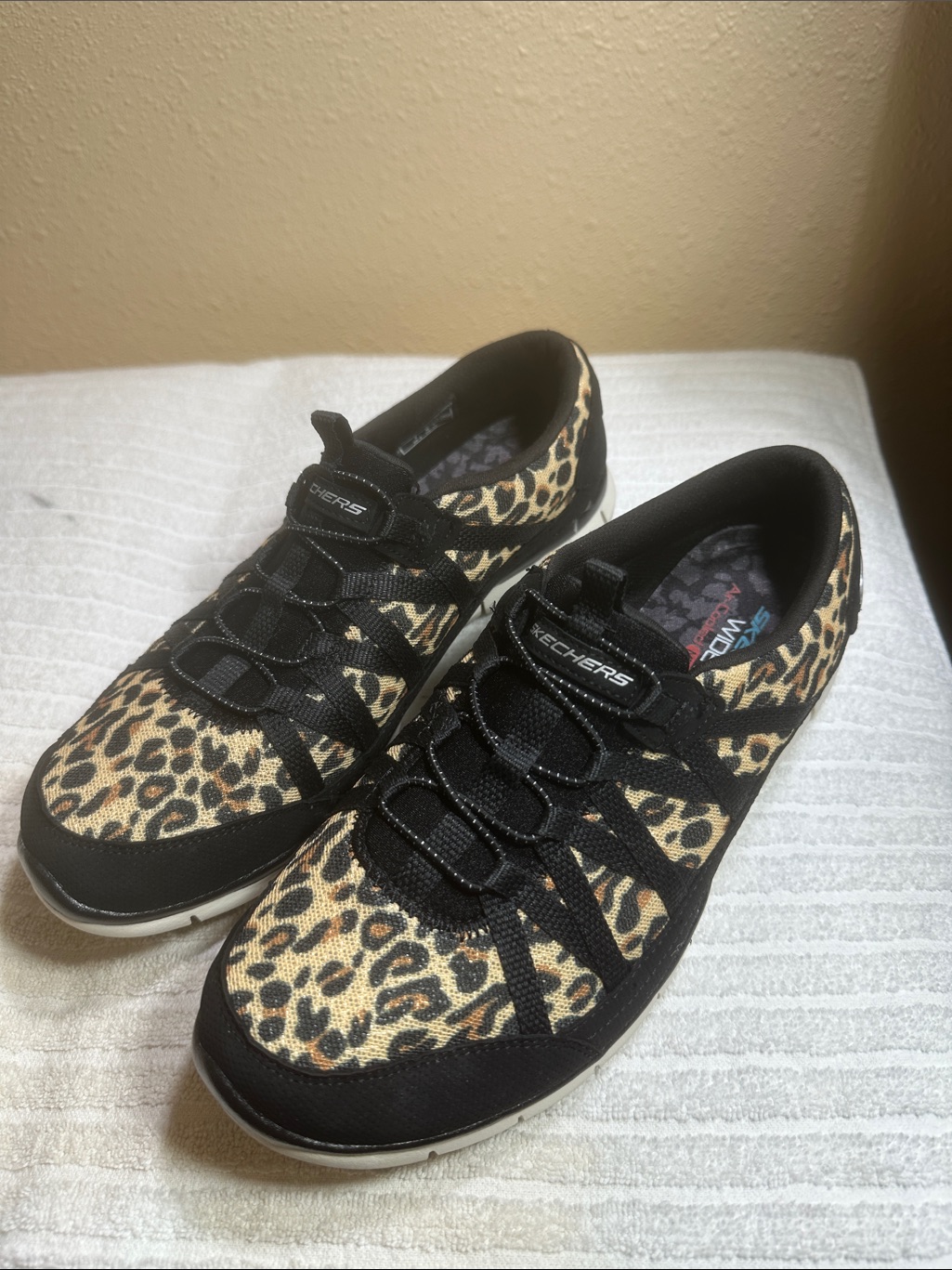 Sketchers Size 8.5 Wide